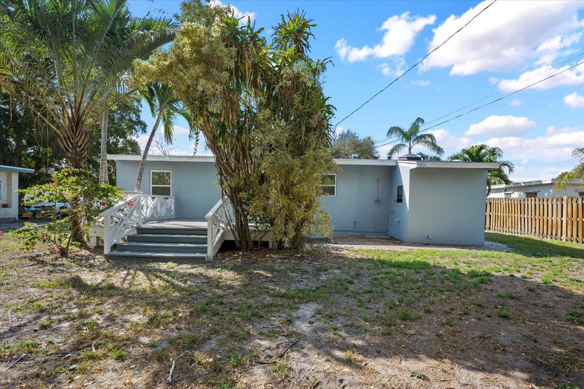 2585 Lorraine North Palm Beach, FL 33403