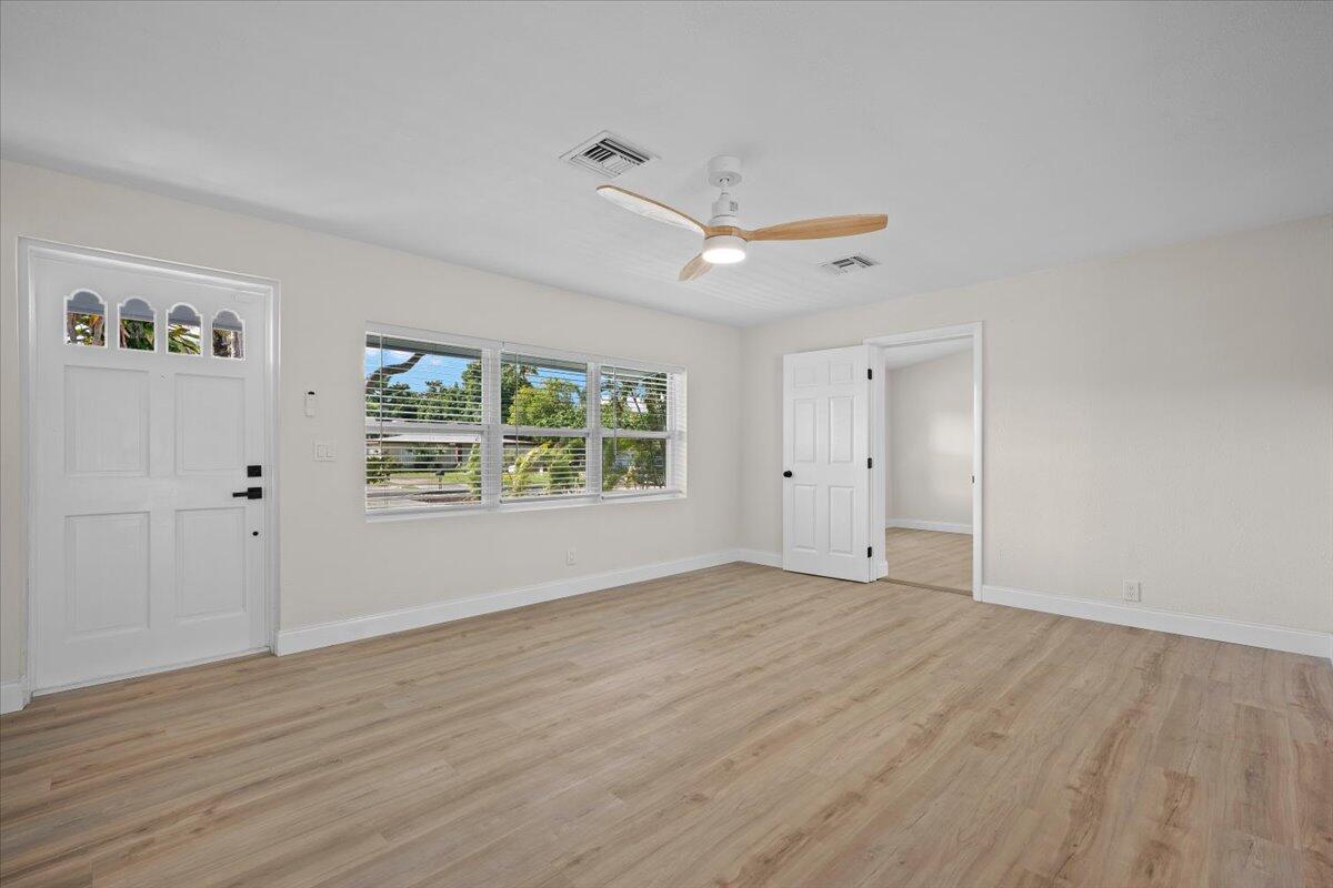 2585 Lorraine North Palm Beach, FL 33403