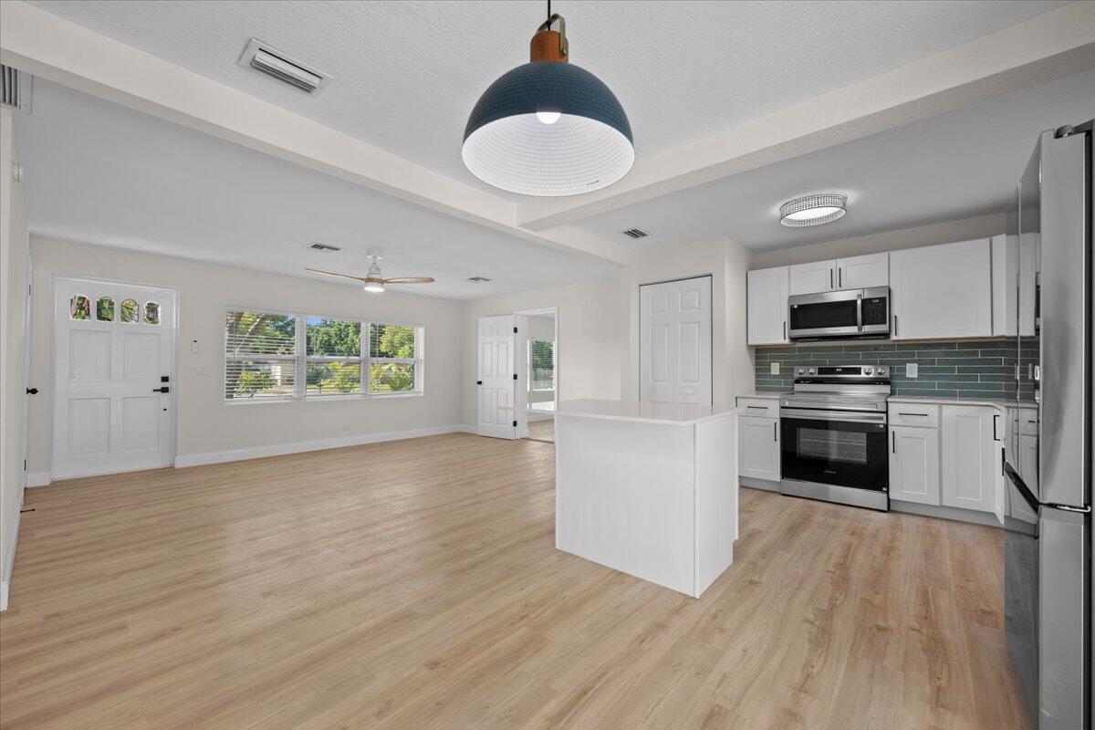 2585 Lorraine North Palm Beach, FL 33403