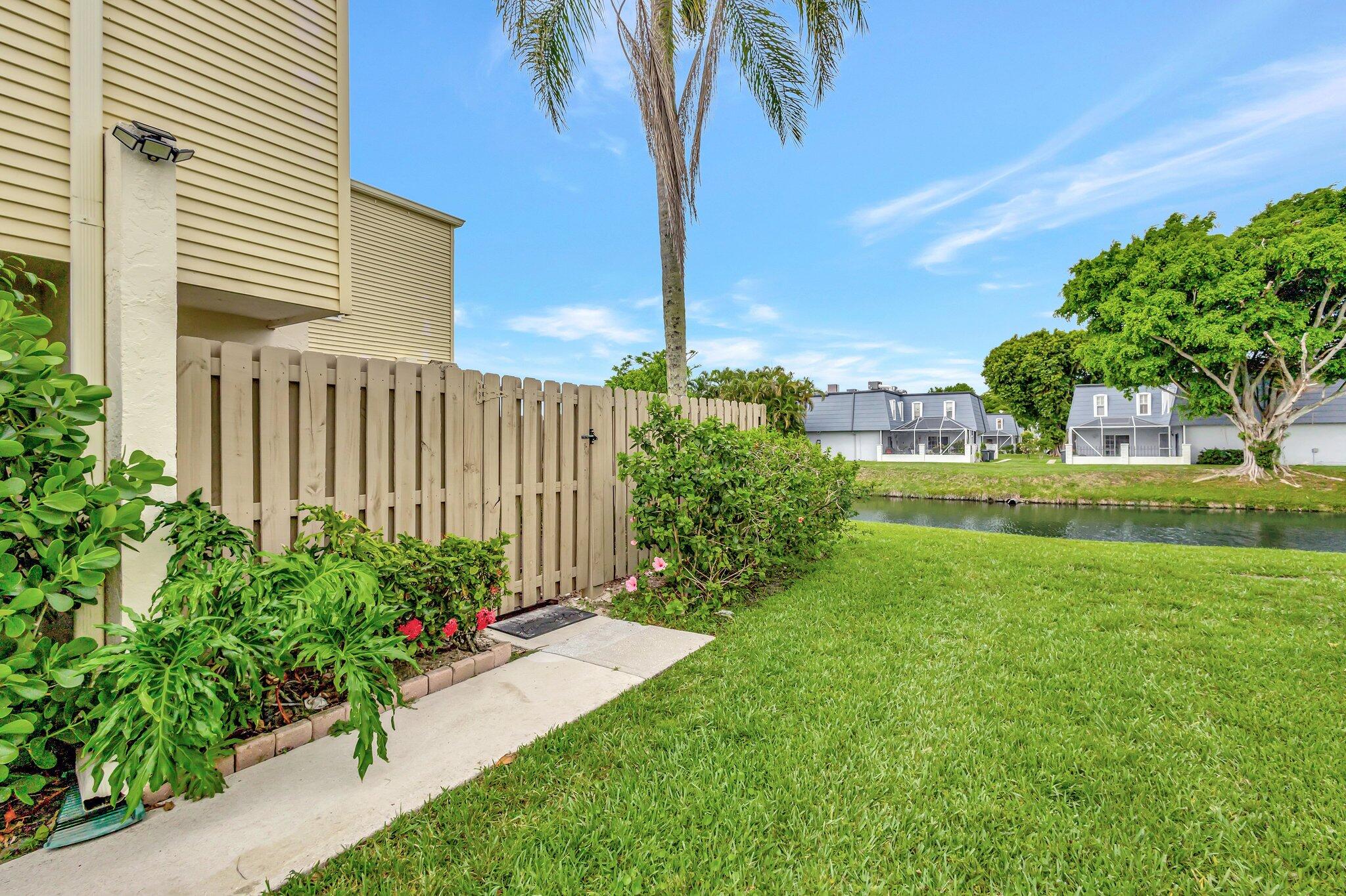 1586 Shaker Wellington, FL 33414