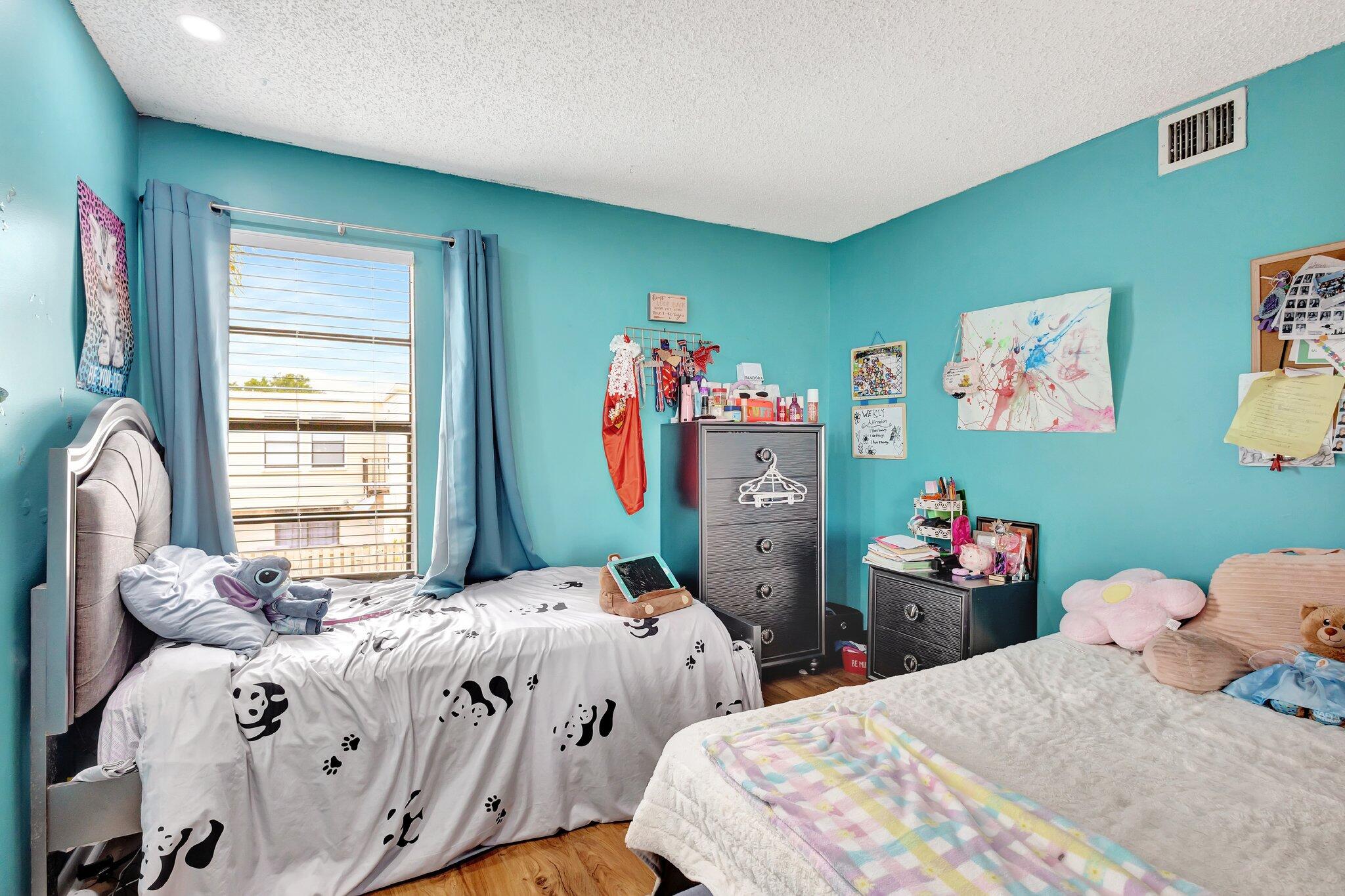 1586 Shaker Wellington, FL 33414