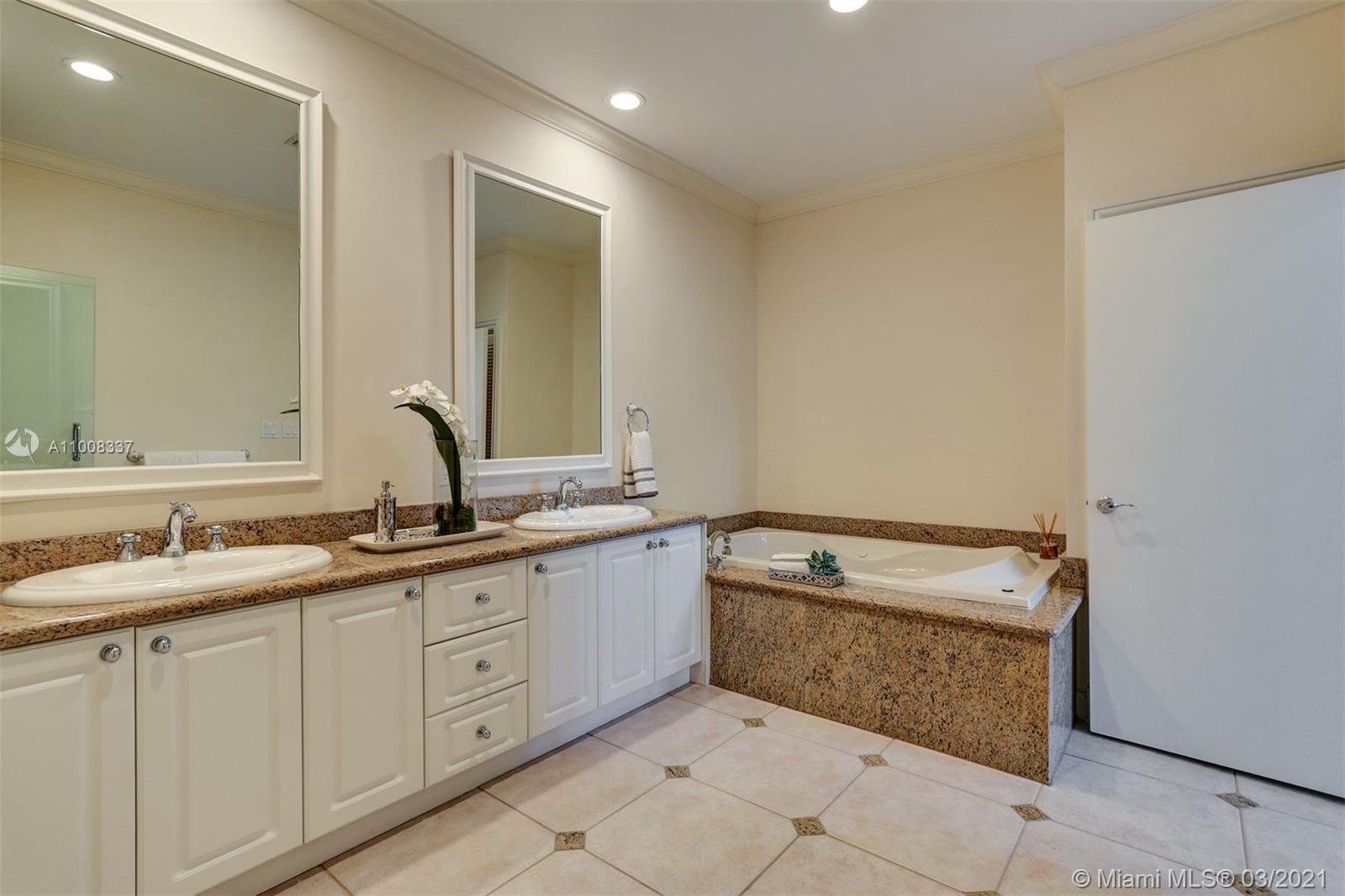 3520 Bayshore Villas Dr Miami, FL 33133