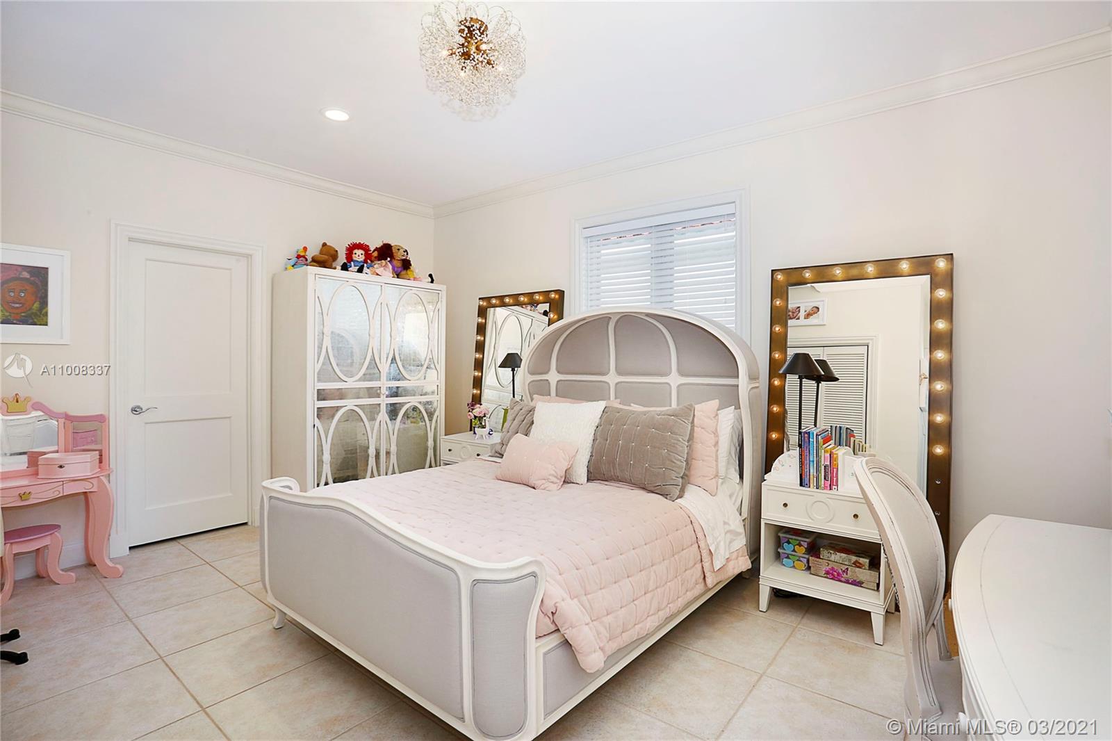 3520 Bayshore Villas Dr Miami, FL 33133