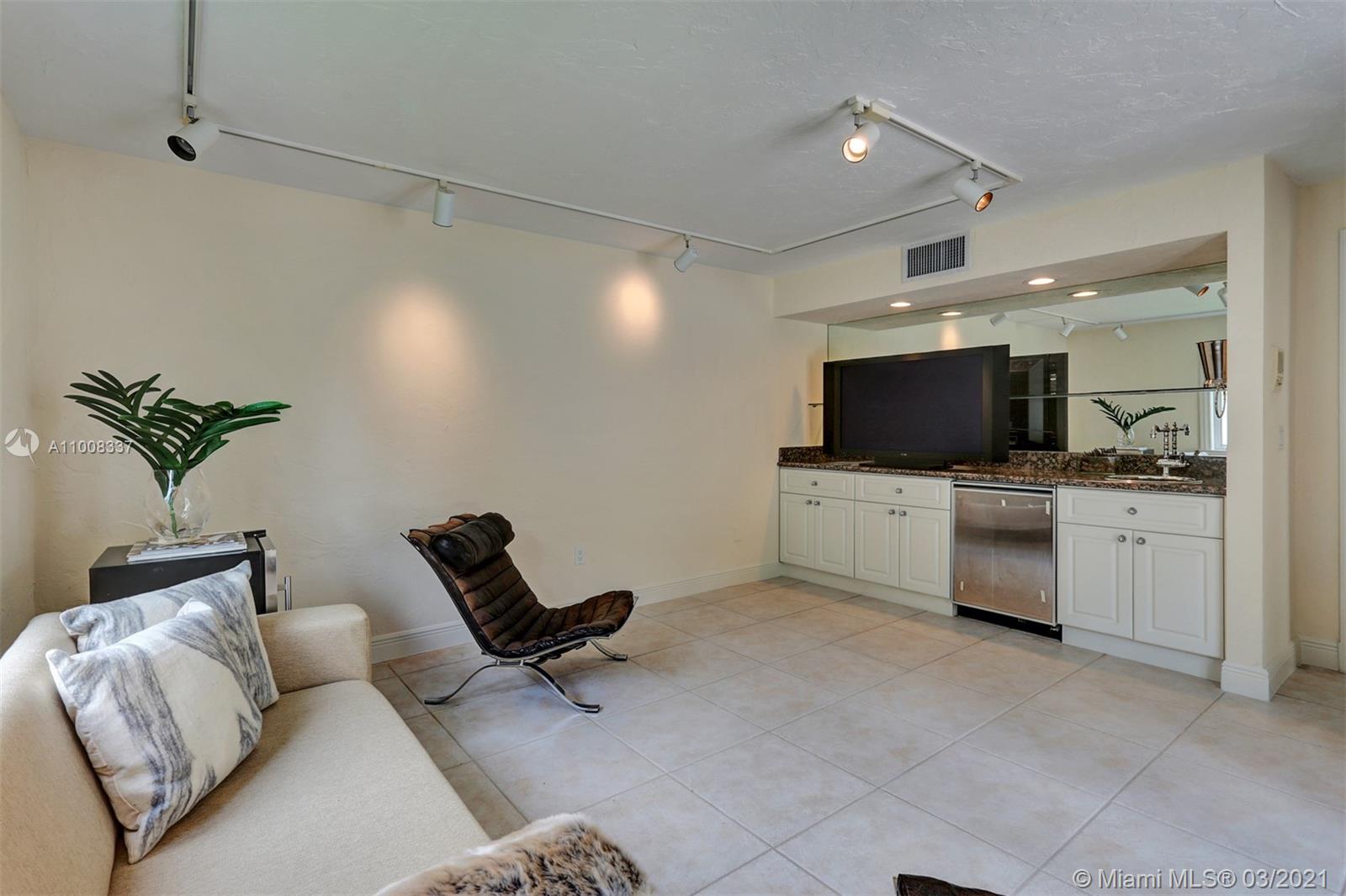 3520 Bayshore Villas Dr Miami, FL 33133