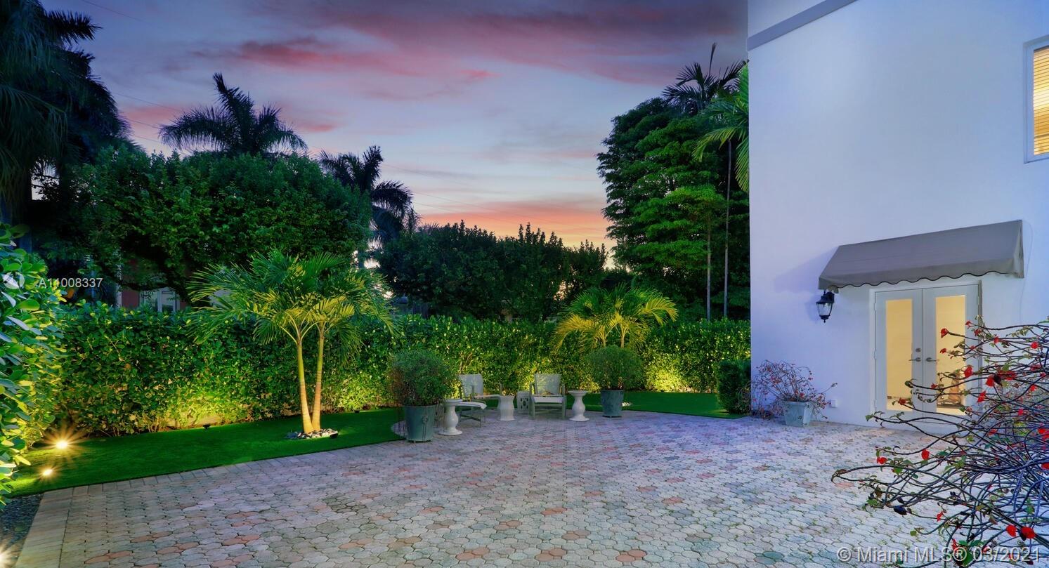 3520 Bayshore Villas Dr Miami, FL 33133