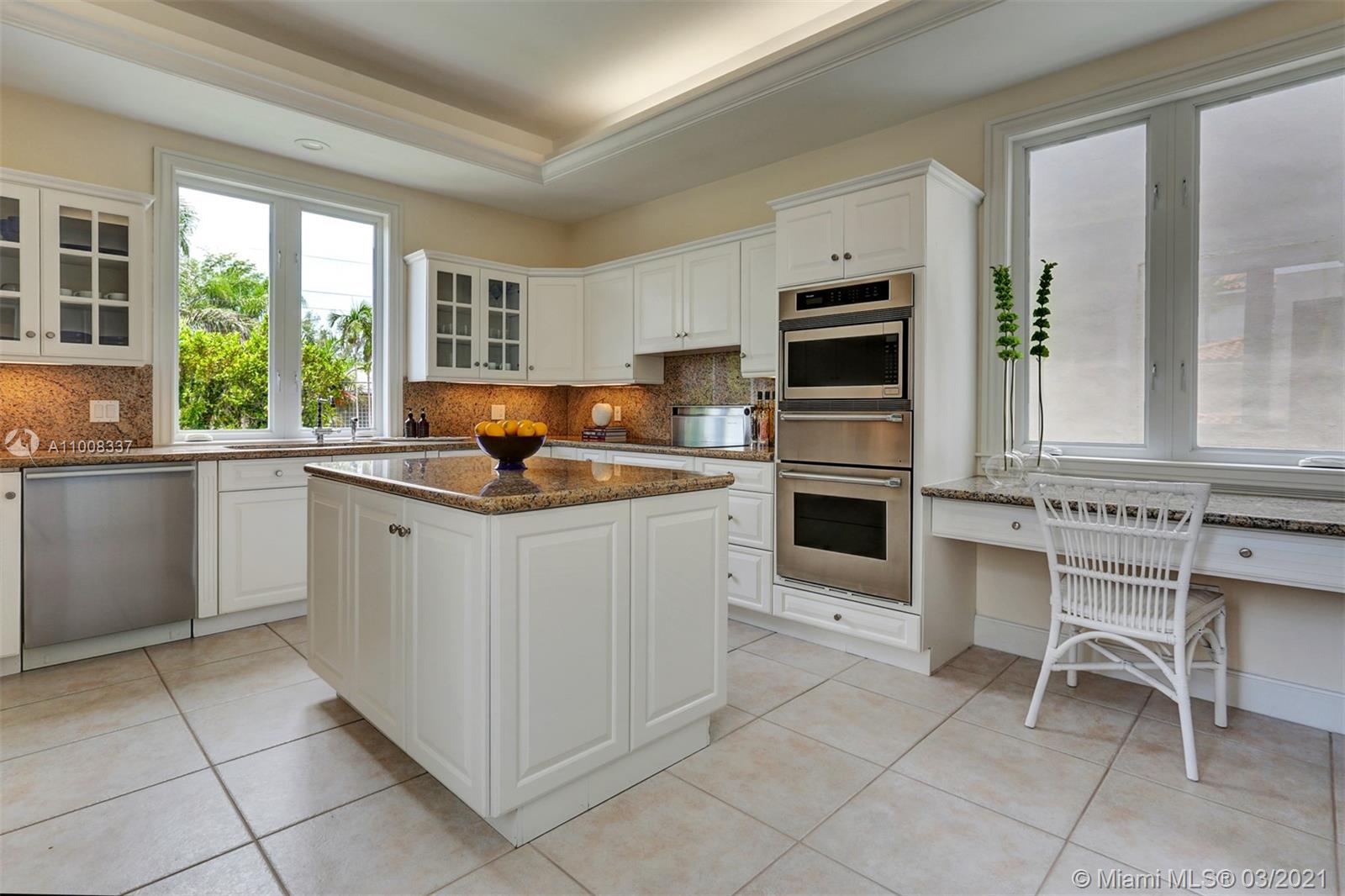 3520 Bayshore Villas Dr Miami, FL 33133