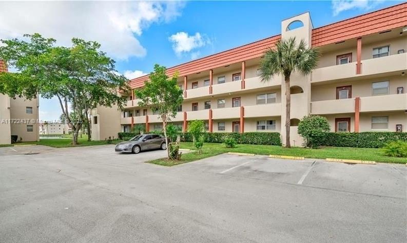 3071 E Sunrise Lks Dr #112