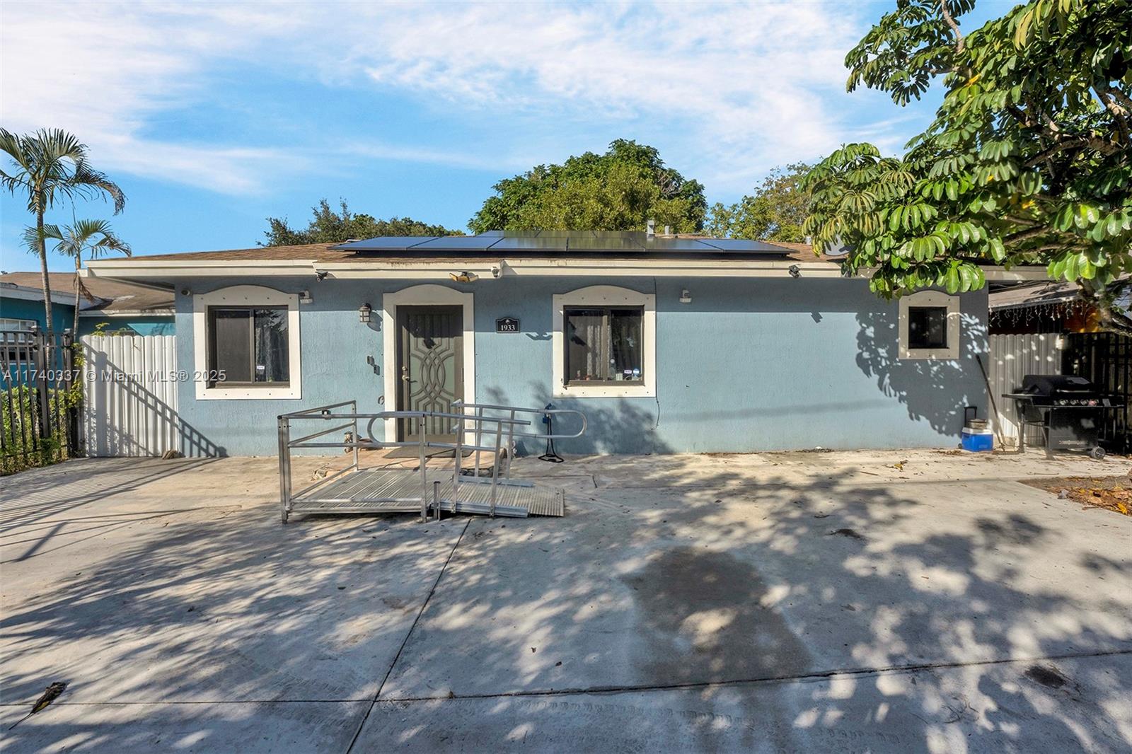 1933 NW 85th St,Miami, FL 33147