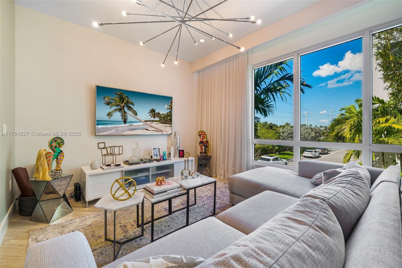 10563 NW 66th St #. Doral, FL 33178