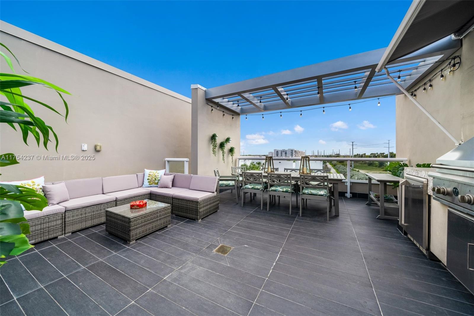 10563 NW 66th St #. Doral, FL 33178