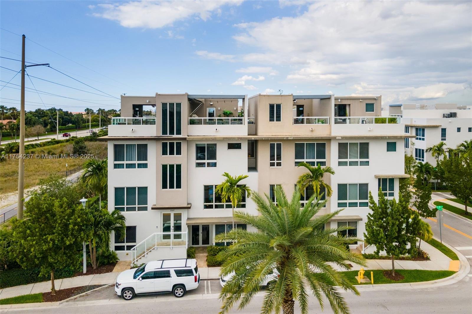 10563 NW 66th St #. Doral, FL 33178