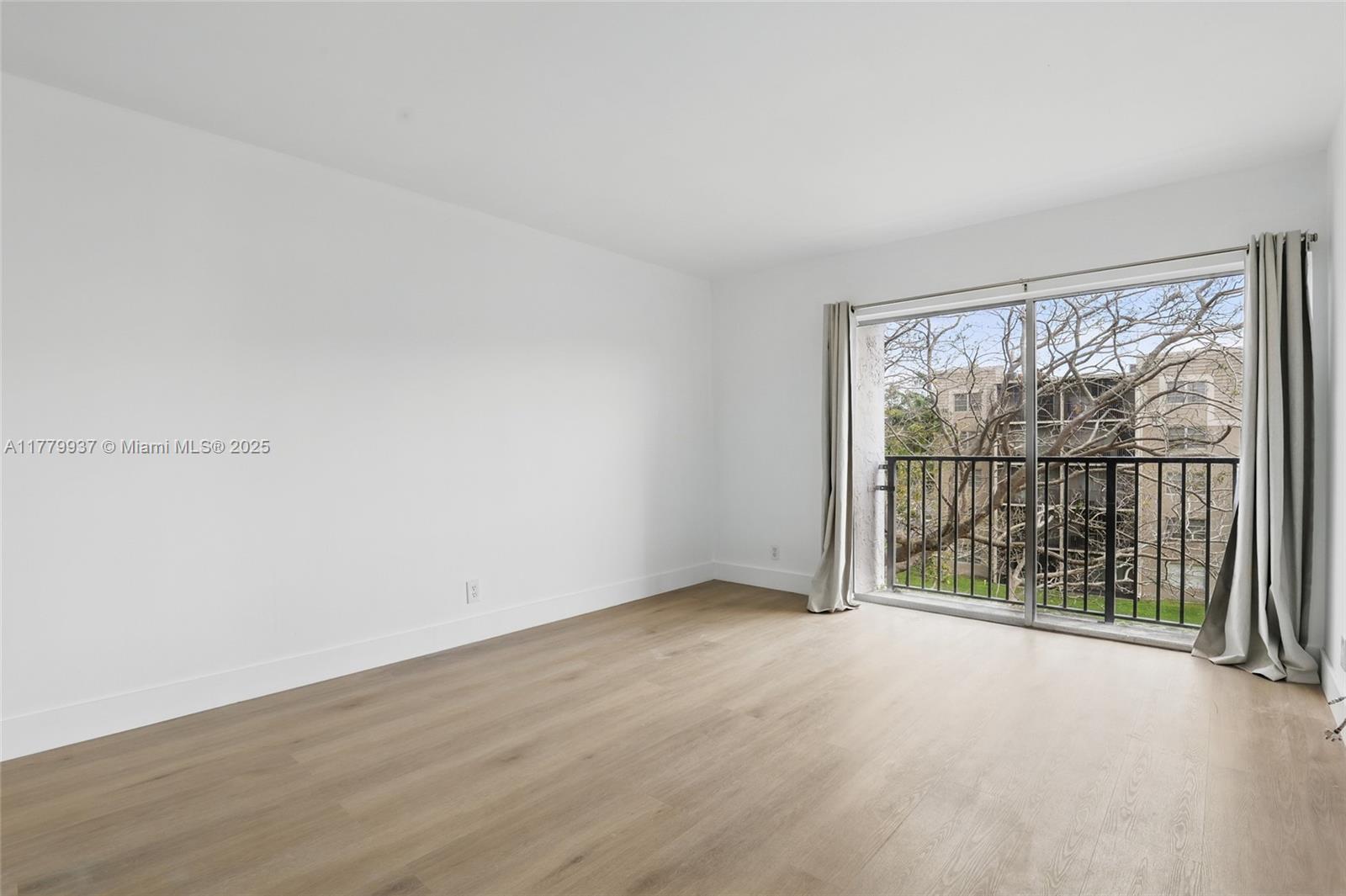 image Lakeshore At University11