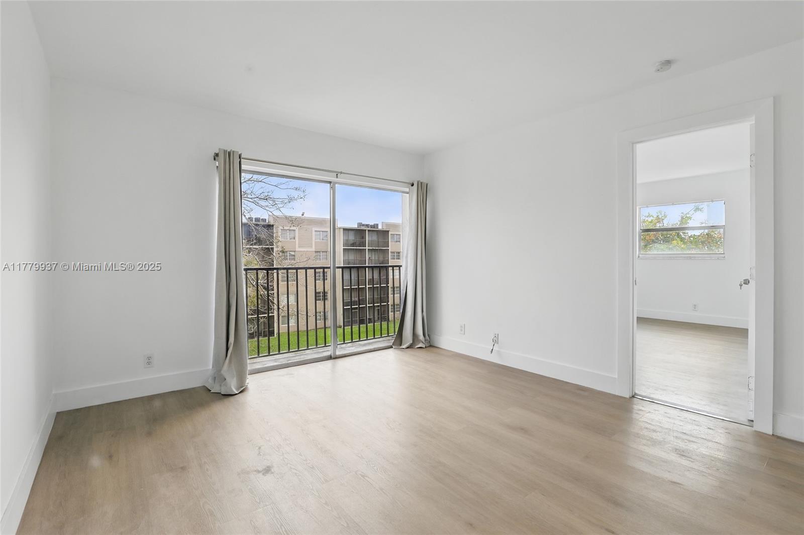 image Lakeshore At University12