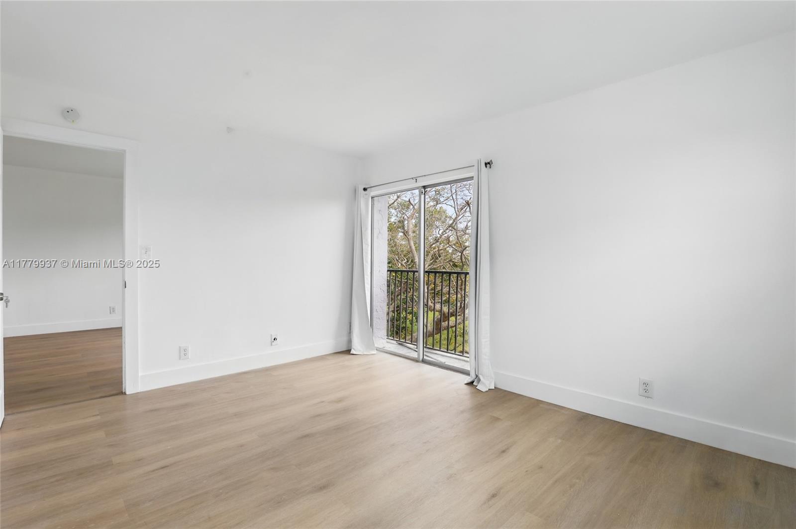 image Lakeshore At University16