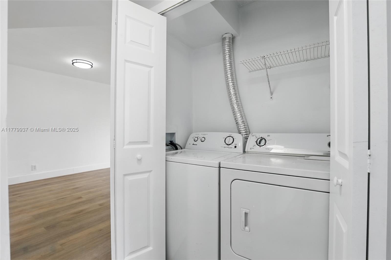 image Lakeshore At University20