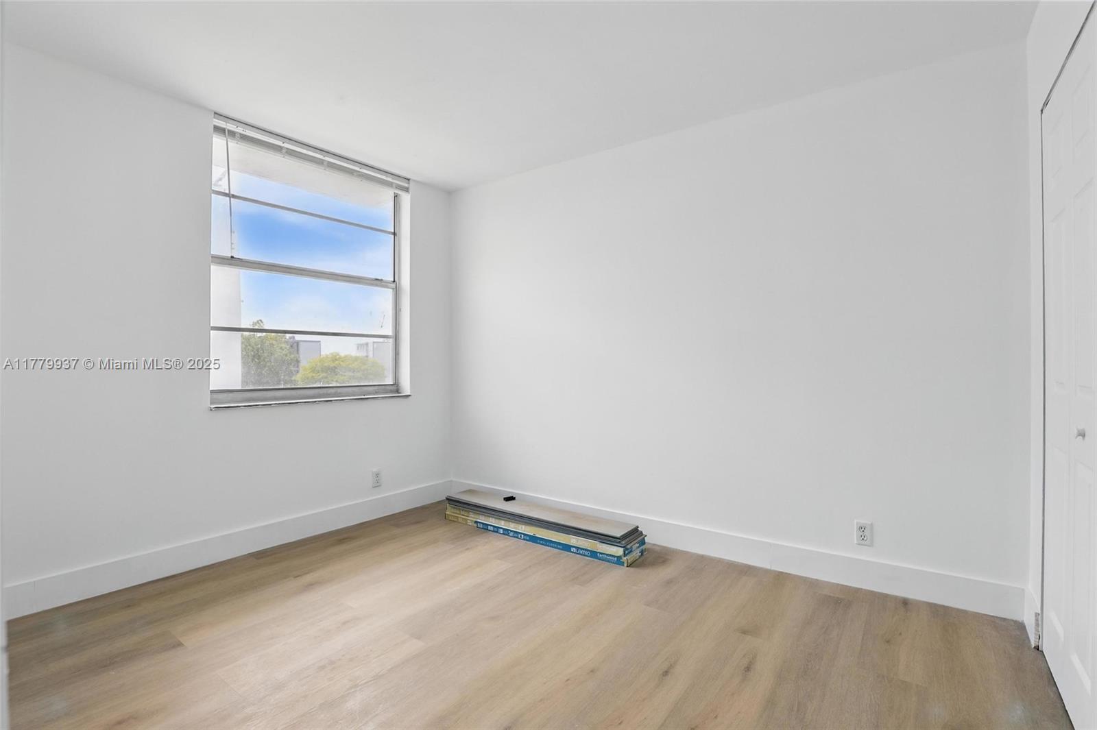 image Lakeshore At University21