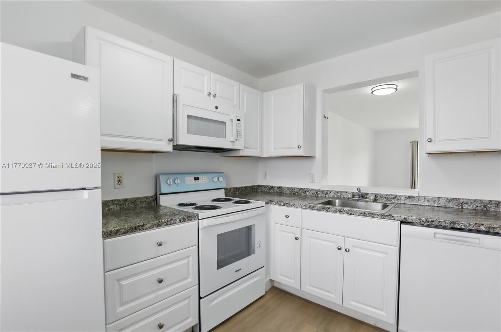 image Lakeshore At University25