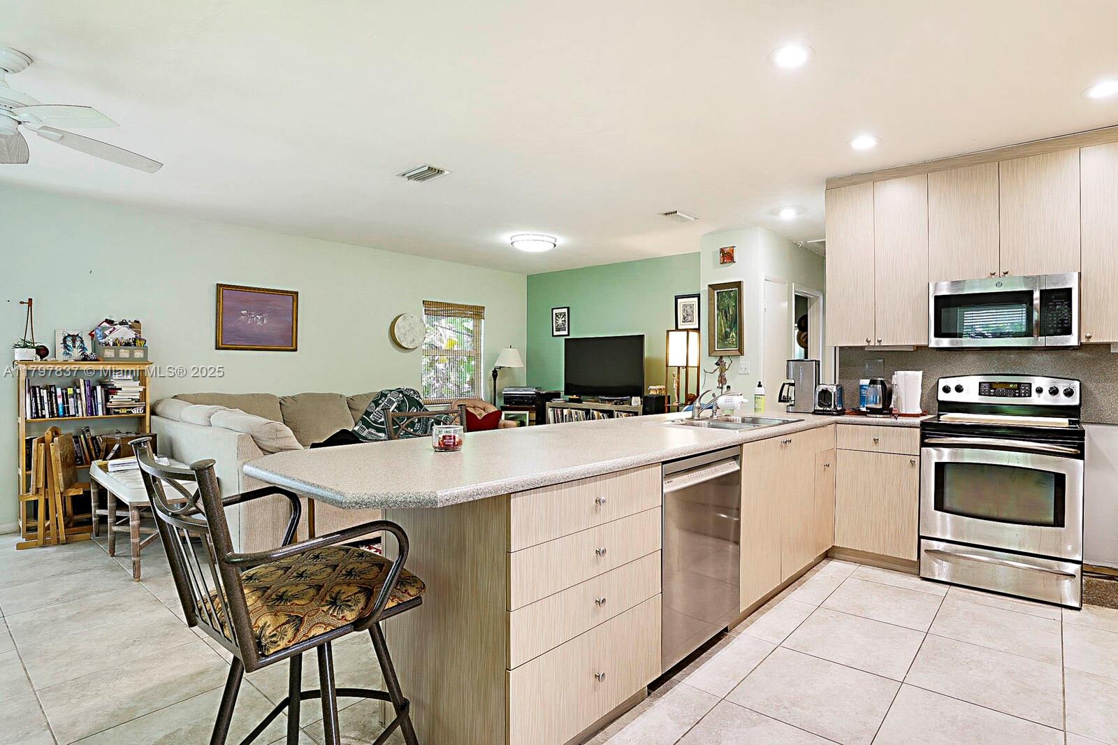 602 S Caloosahatchee Ave Jupiter, FL 33458