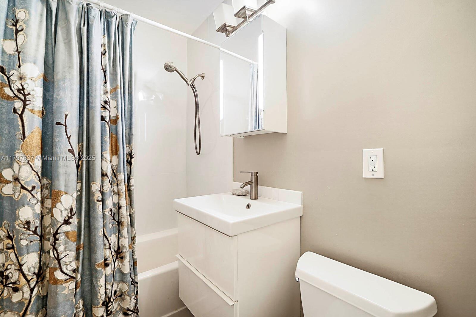 602 S Caloosahatchee Ave Jupiter, FL 33458