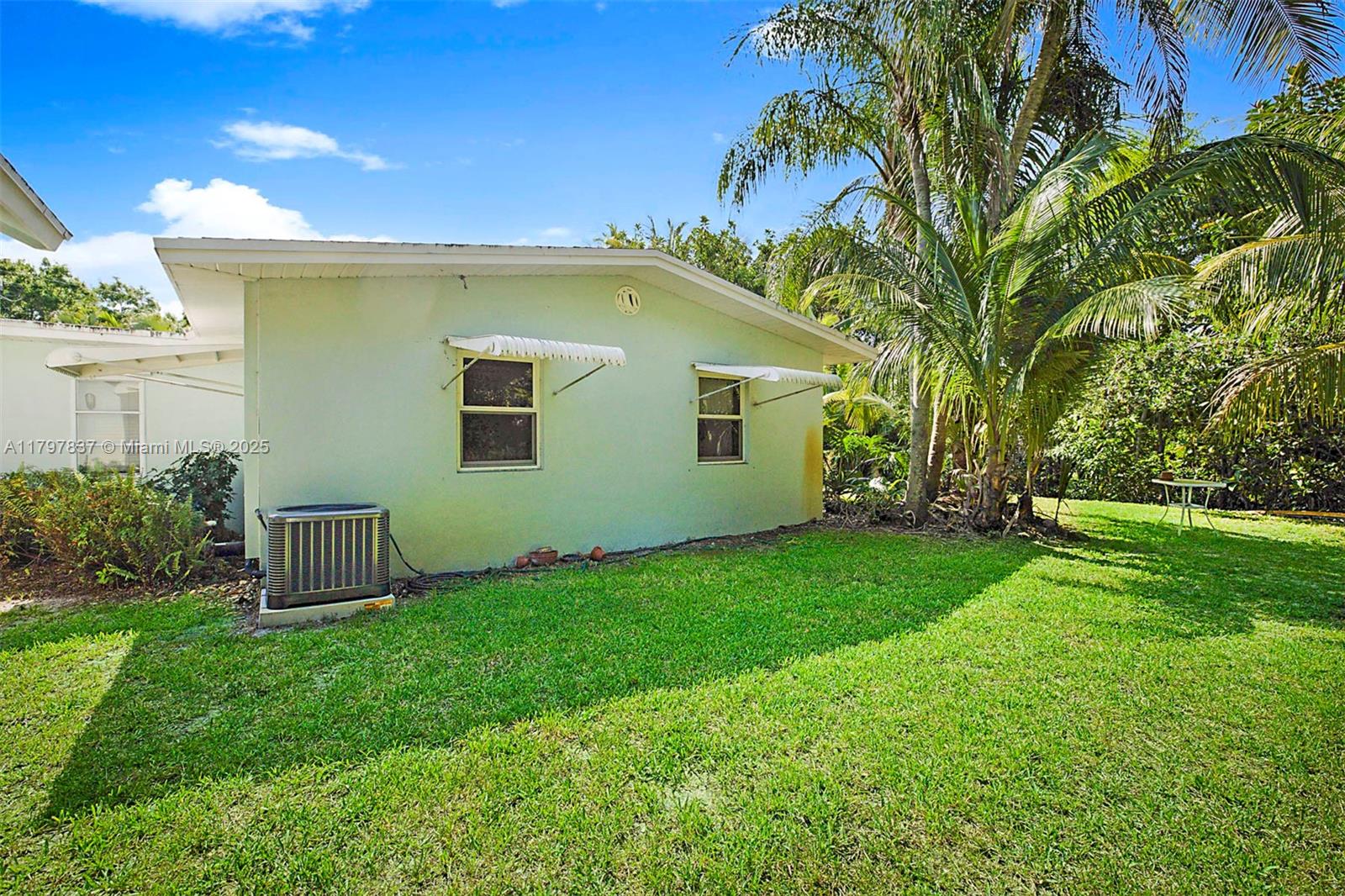 602 S Caloosahatchee Ave Jupiter, FL 33458
