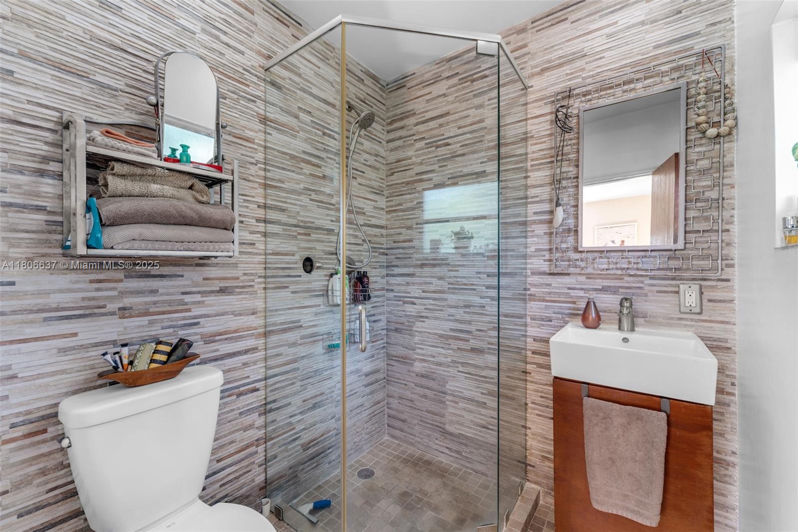 1895 SW 25th St Miami, FL 33133