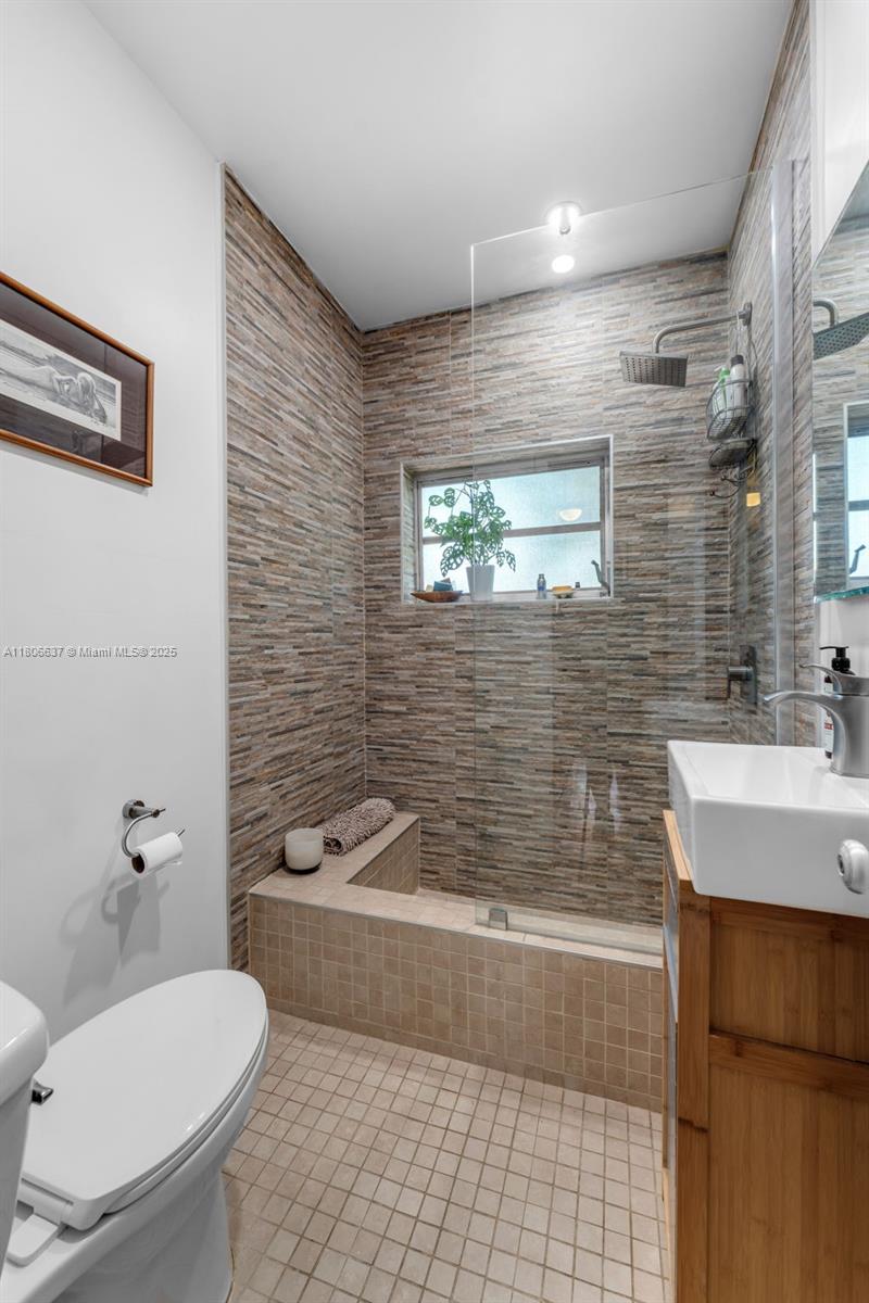 1895 SW 25th St Miami, FL 33133