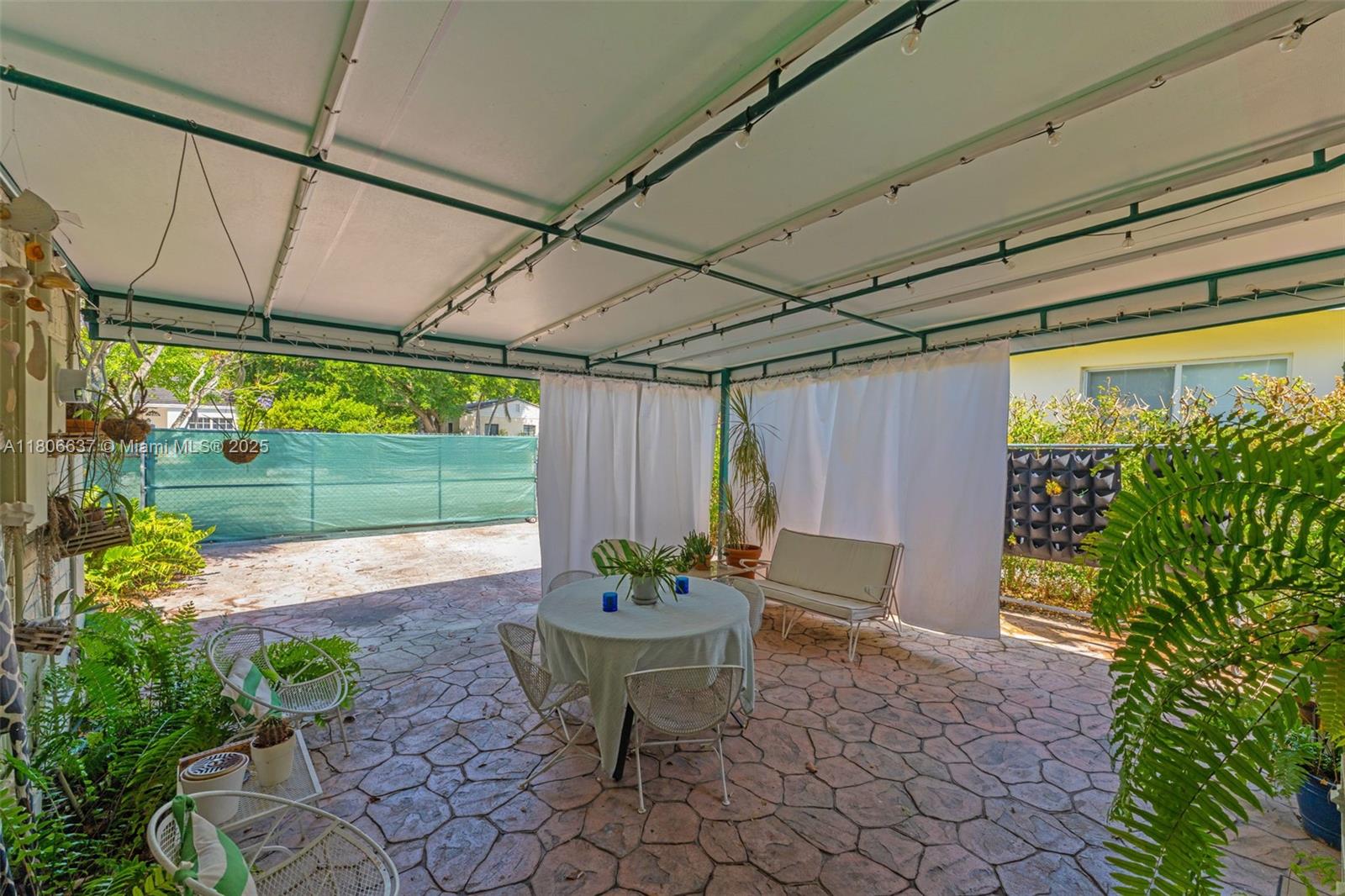 1895 SW 25th St Miami, FL 33133