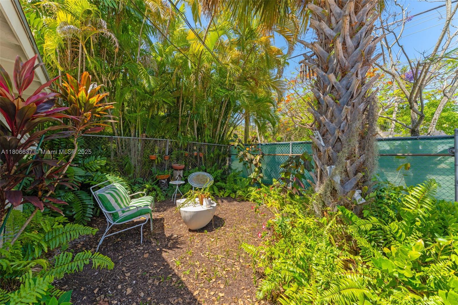 1895 SW 25th St Miami, FL 33133