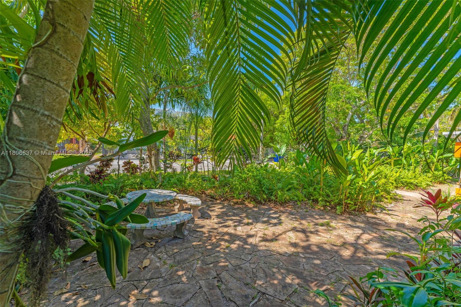 1895 SW 25th St Miami, FL 33133