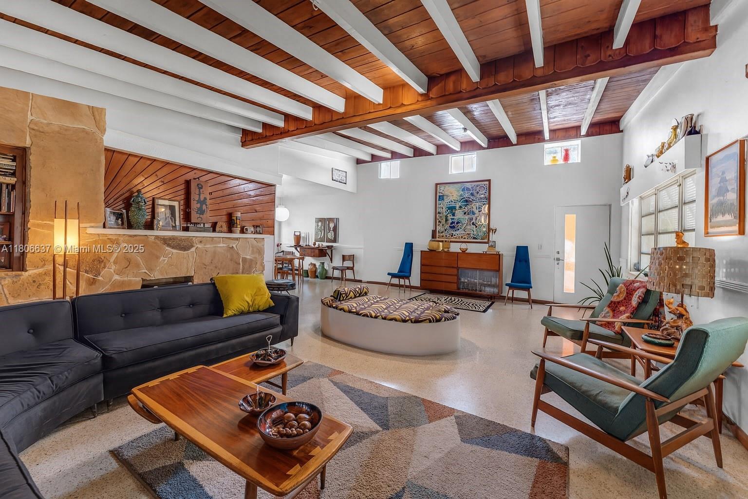 1895 SW 25th St Miami, FL 33133