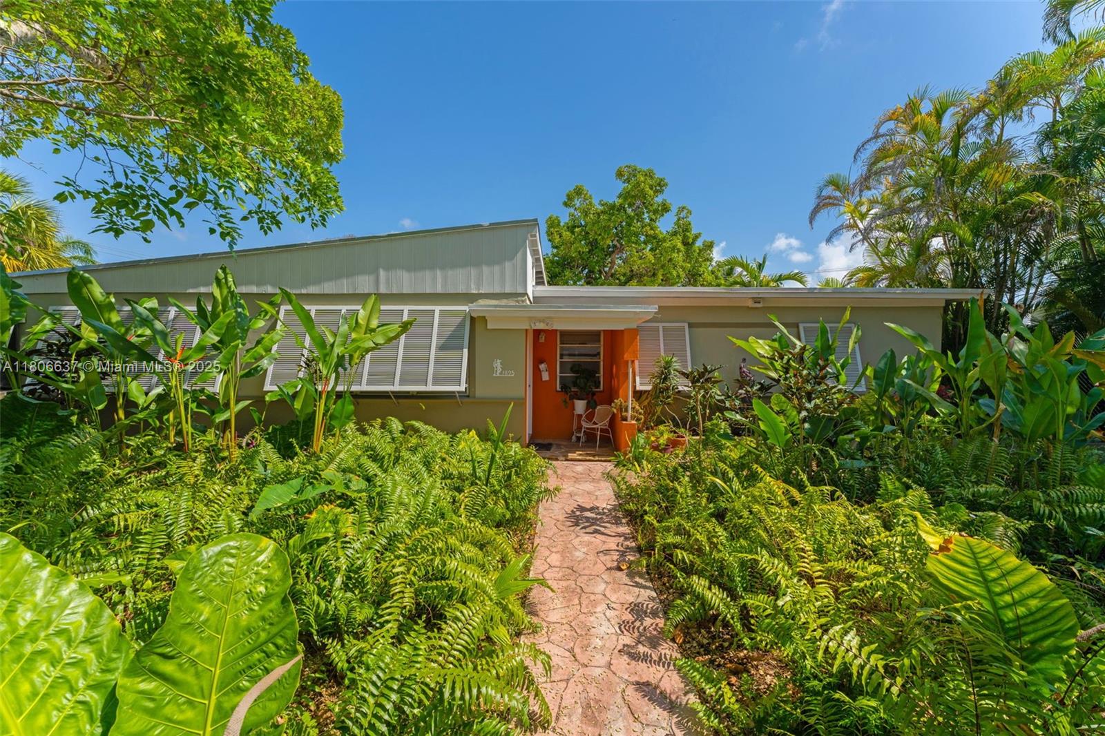 1895 SW 25th St Miami, FL 33133