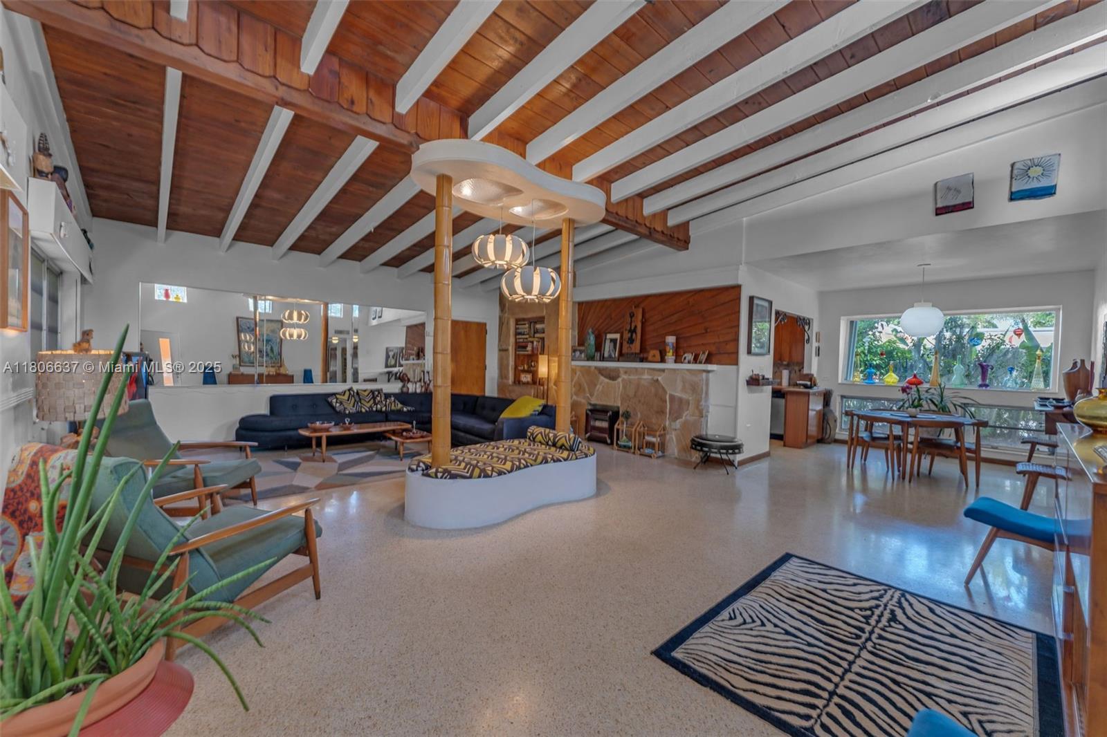 1895 SW 25th St Miami, FL 33133