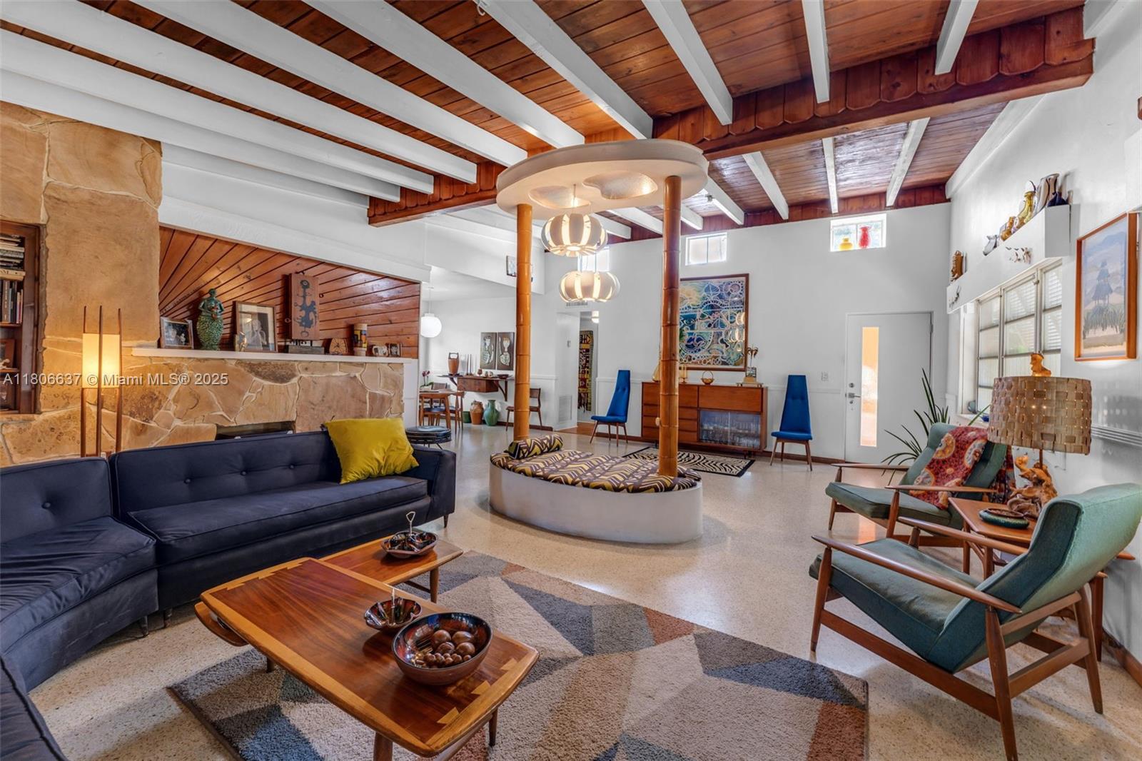 1895 SW 25th St Miami, FL 33133