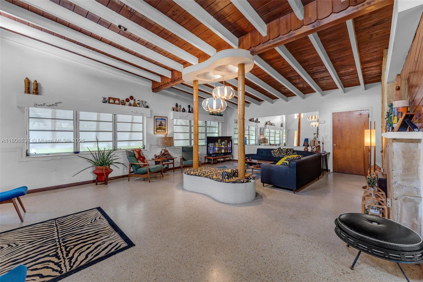 1895 SW 25th St Miami, FL 33133