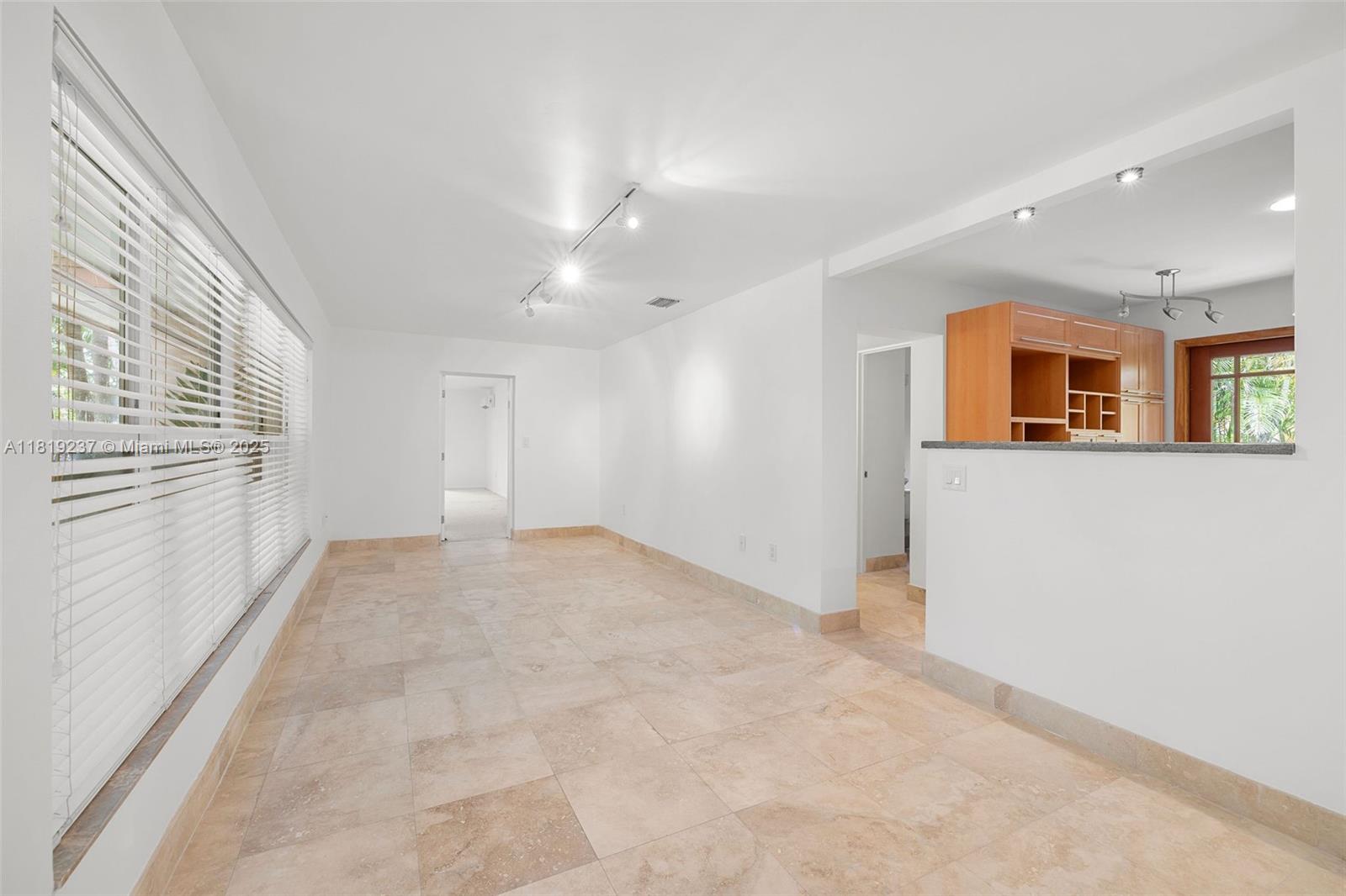 564 Golden Bch Dr Golden Beach, FL 33160