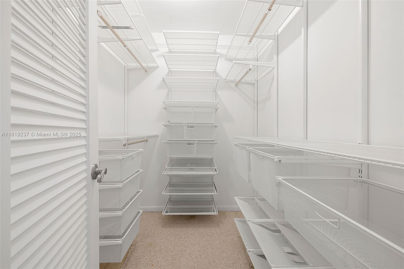 564 Golden Bch Dr Golden Beach, FL 33160