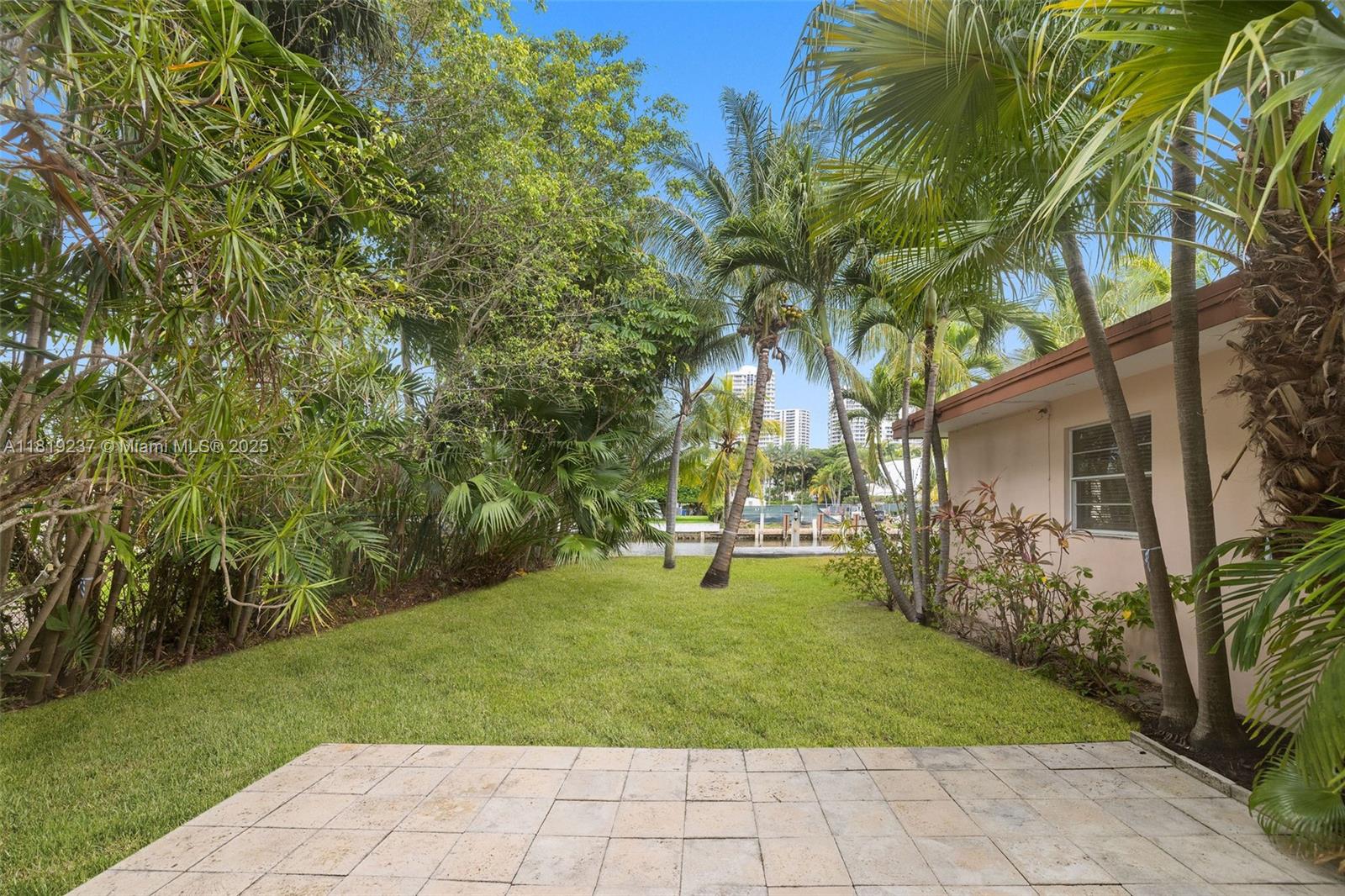 564 Golden Bch Dr Golden Beach, FL 33160