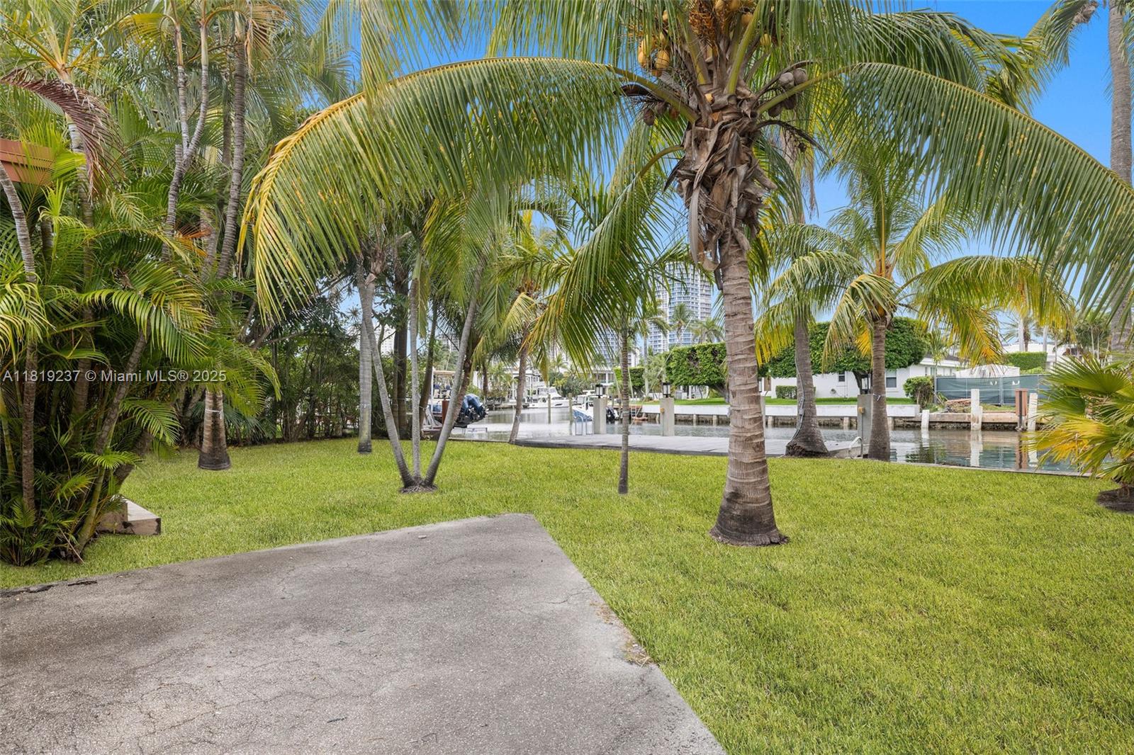 564 Golden Bch Dr Golden Beach, FL 33160