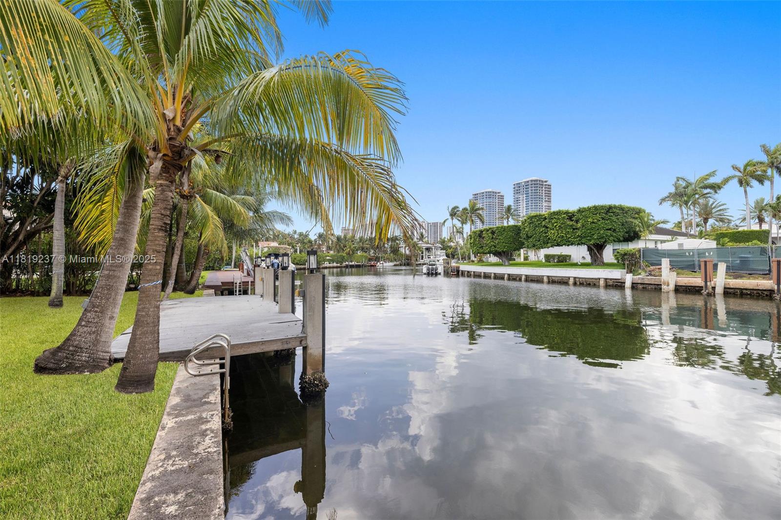 564 Golden Bch Dr Golden Beach, FL 33160