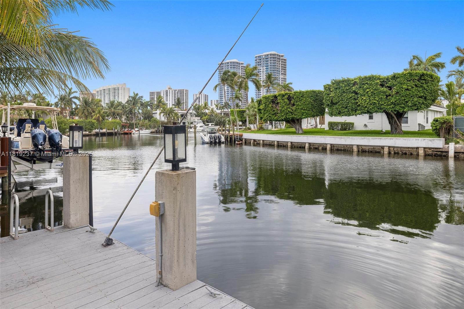 564 Golden Bch Dr Golden Beach, FL 33160