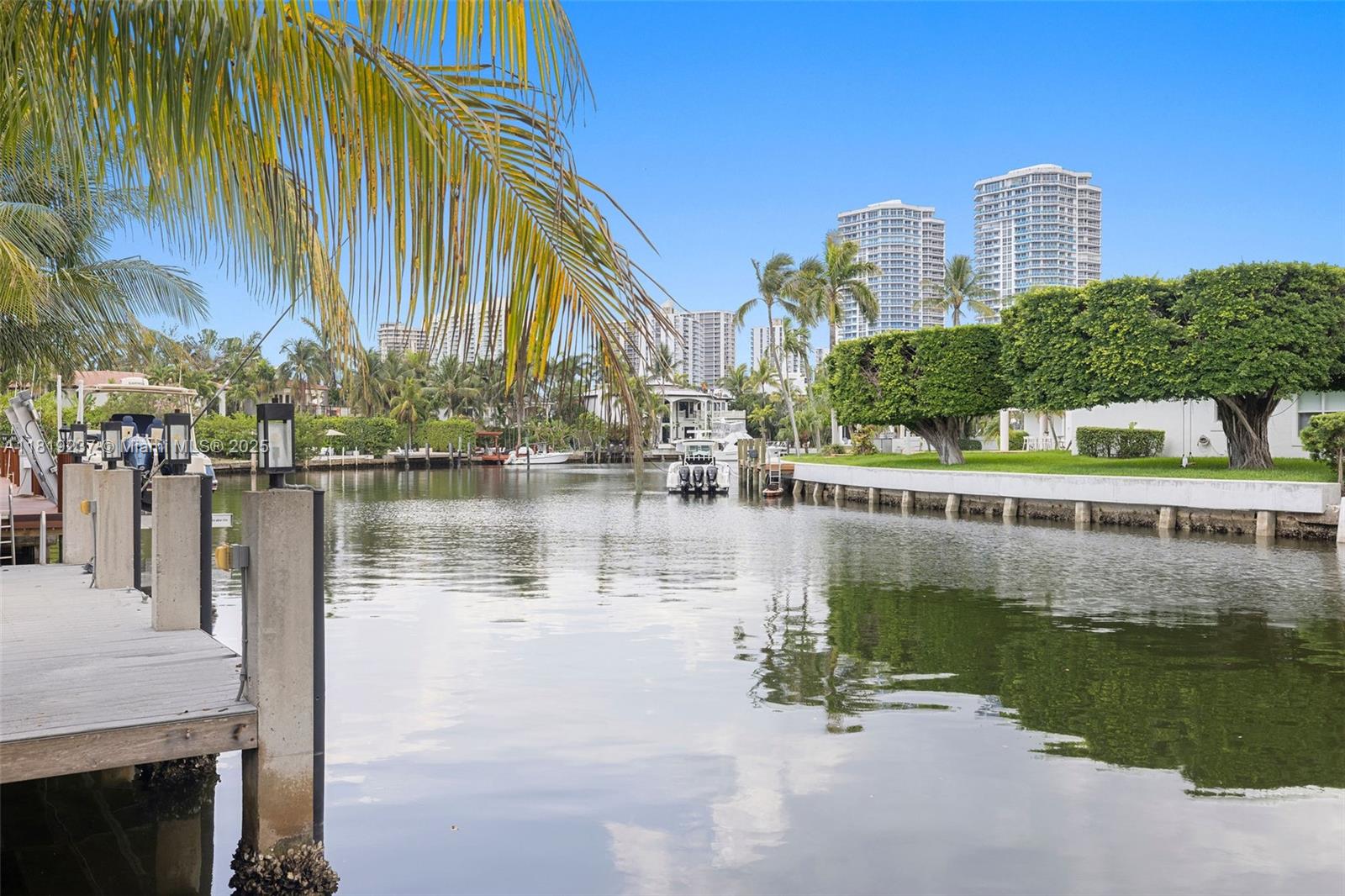 564 Golden Bch Dr Golden Beach, FL 33160