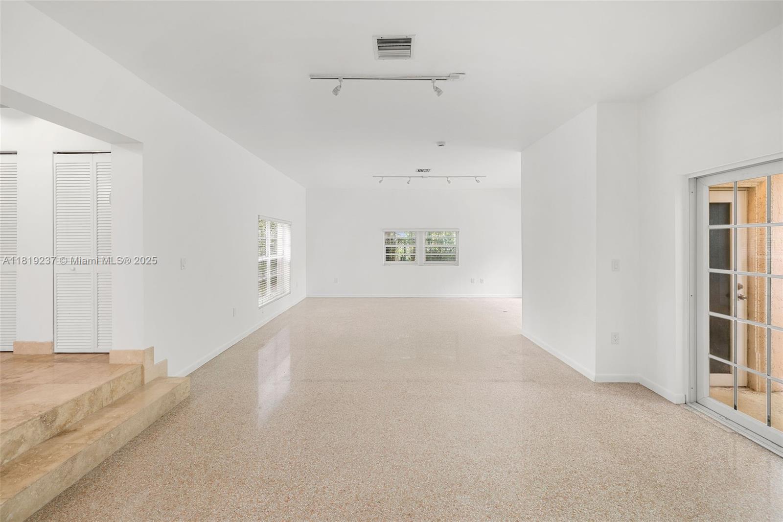 564 Golden Bch Dr Golden Beach, FL 33160