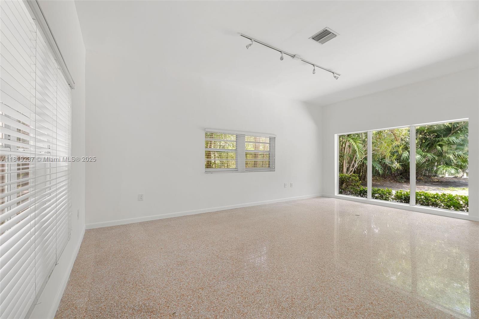 564 Golden Bch Dr Golden Beach, FL 33160