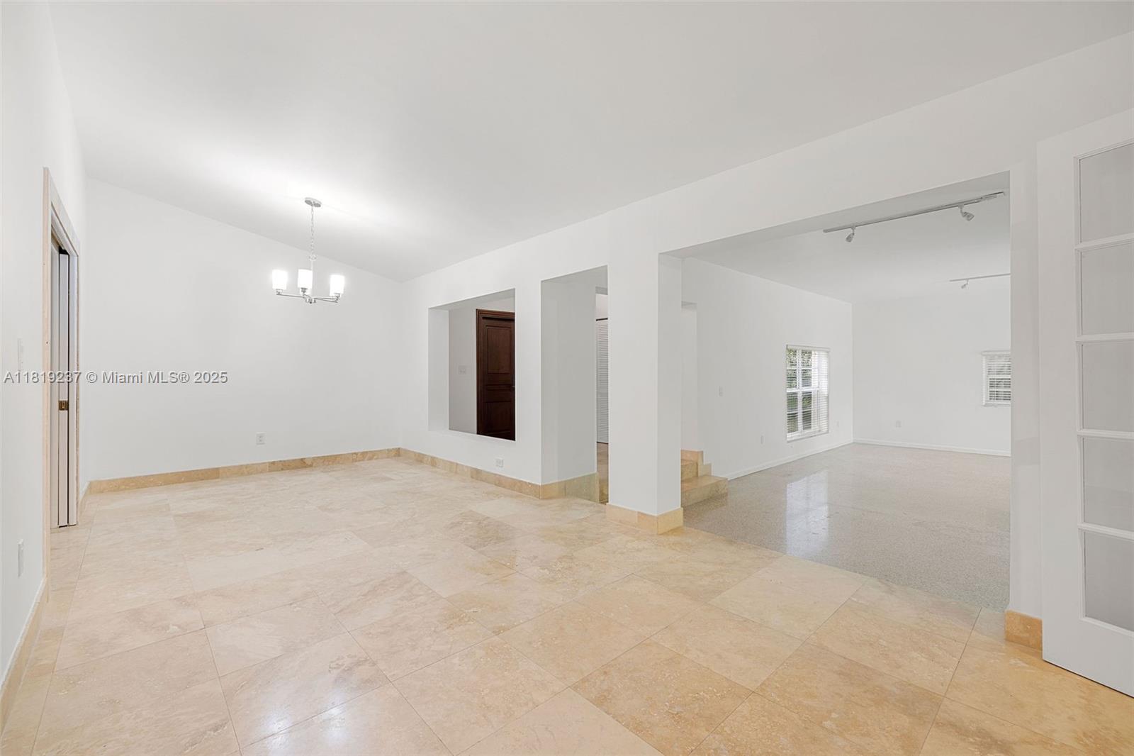 564 Golden Bch Dr Golden Beach, FL 33160