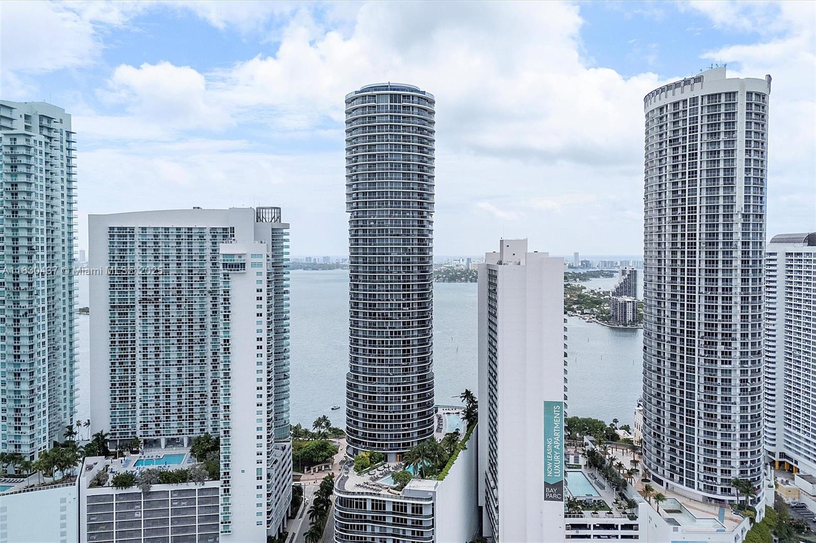 image Aria On The Bay Condo15