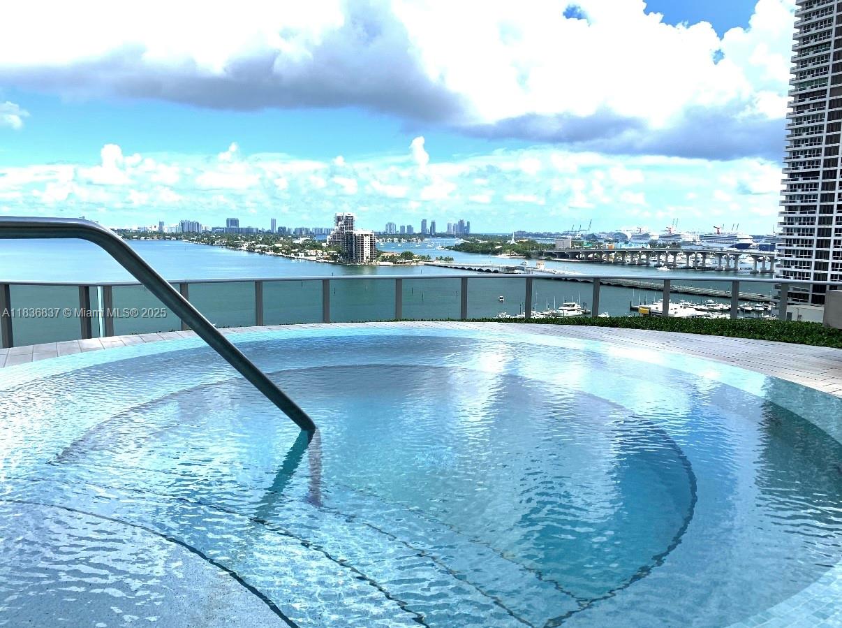 image Aria On The Bay25