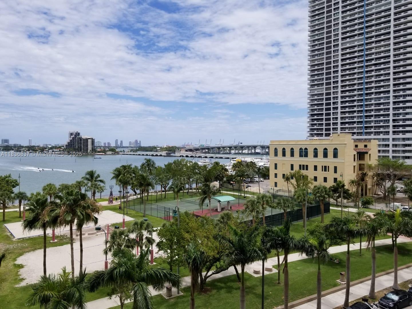 image Aria On The Bay32