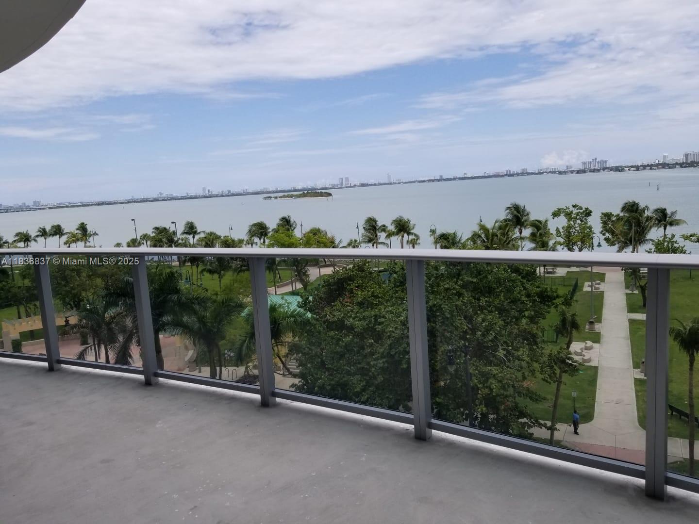 image Aria On The Bay33
