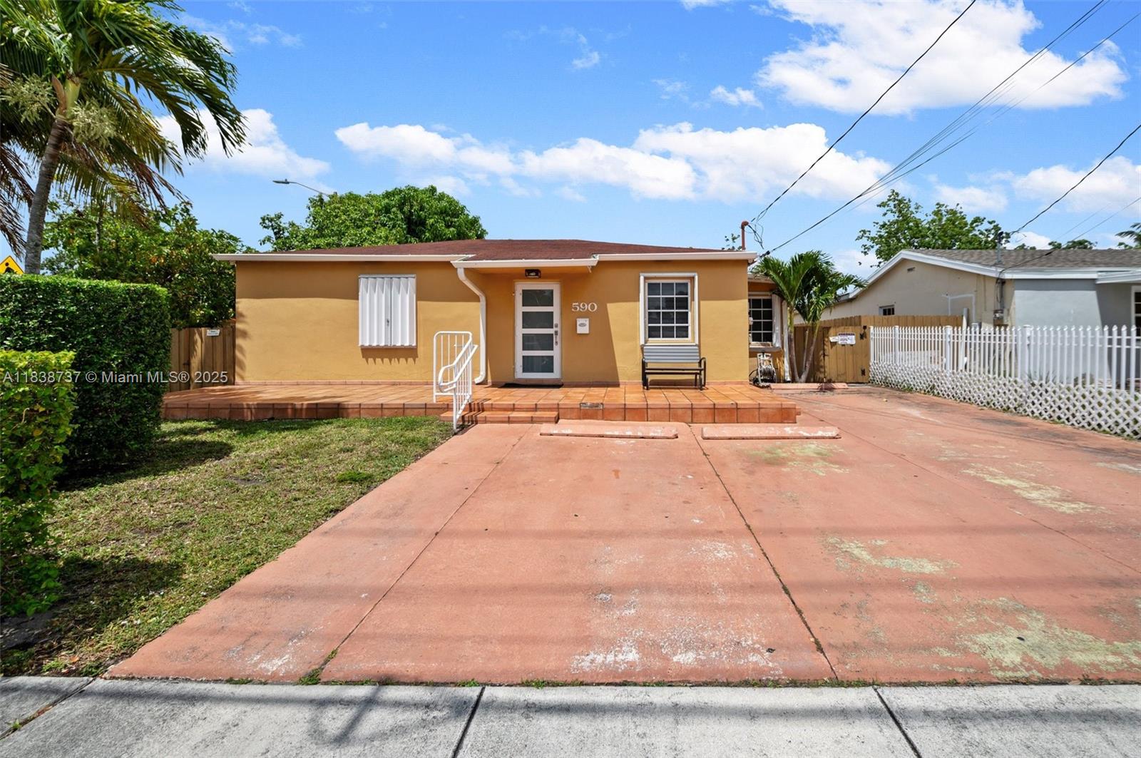590 SW 62nd Ave