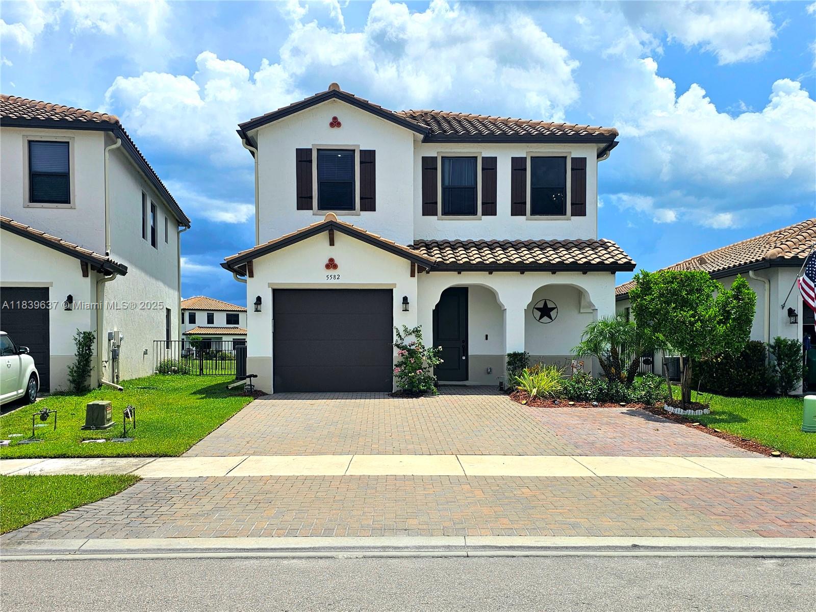 5582 Carrara Dr